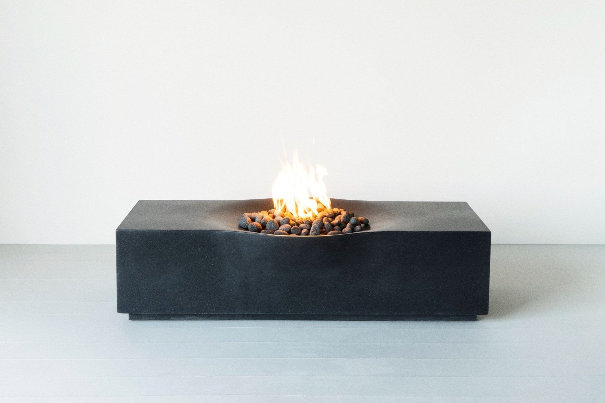 Nido rectangular concrete firepit
